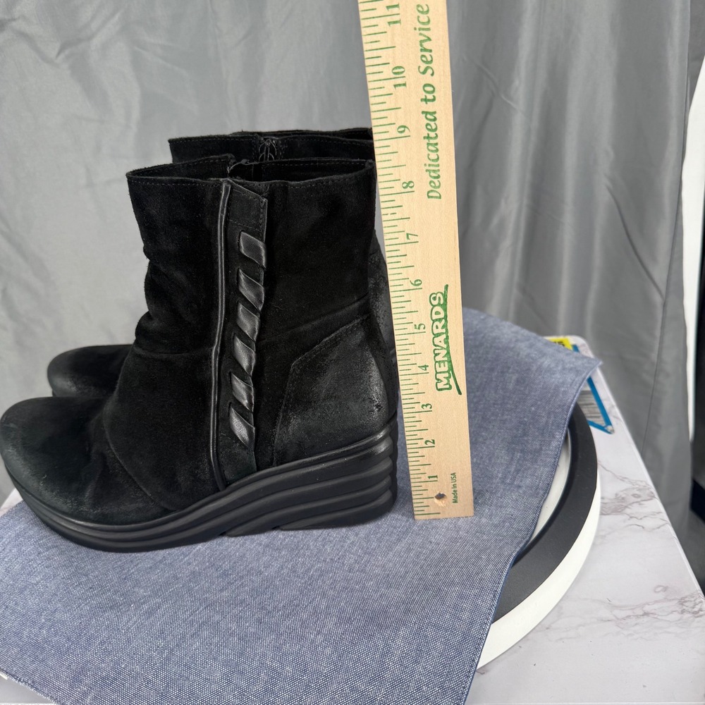 Miz Mooz Zola Ankle Boots 9.5/ 40 EU Black Leather Suede Wedge Platform Zipper - Picture 8 of 10